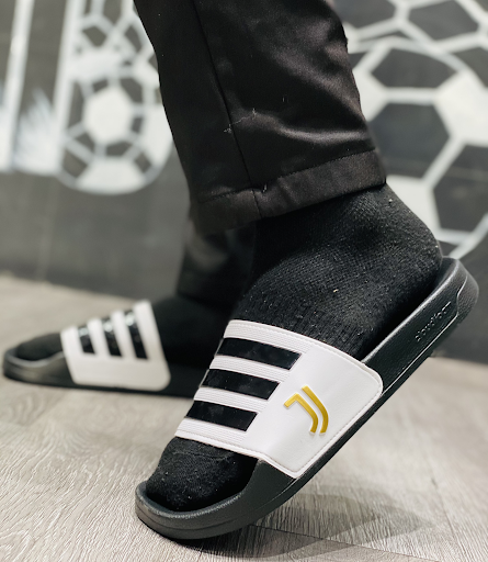 Dép ADIDAS ADILETTE LITE JUVENTUS - Cloud White / Core Black / Matte Gold 