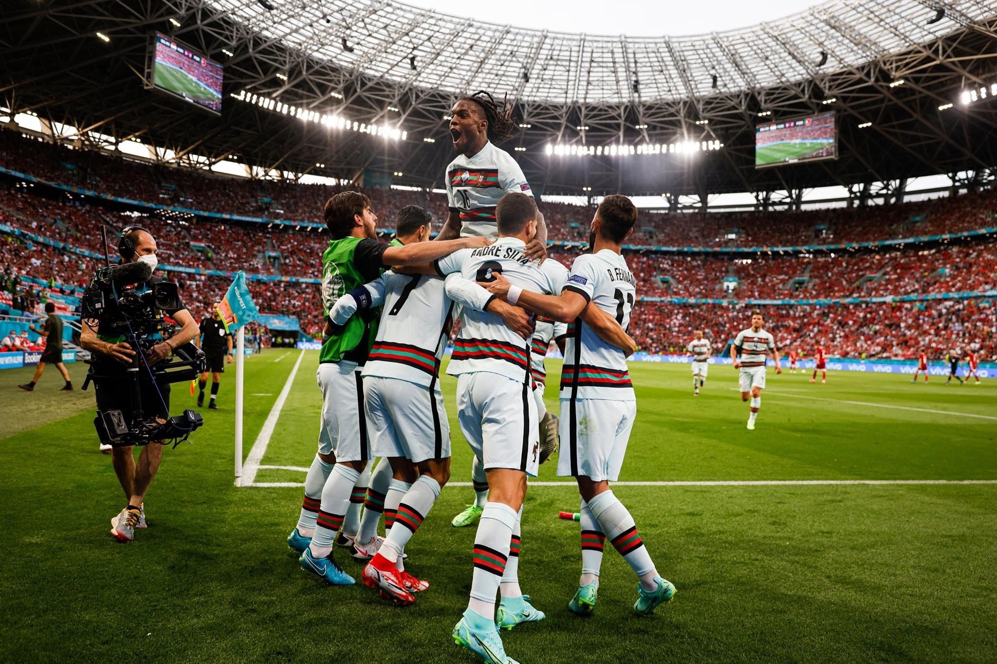 [SOI GIÀY CẦU THỦ]: Đội tuyển Bồ Đào Nha mang gì thi đấu EURO 2020?