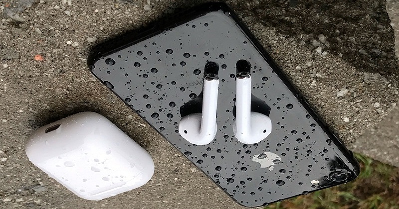 Làm thế nào khi AirPods chẳng may bị dính nước?