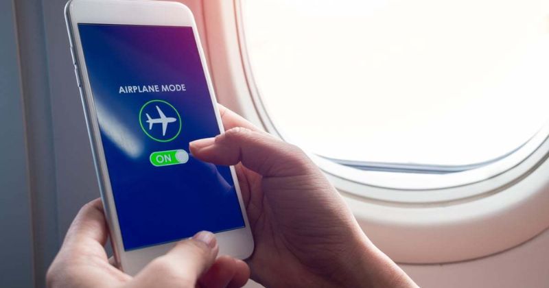 Chế độ máy bay có giúp sạc pin điện thoại nhanh hơn không?