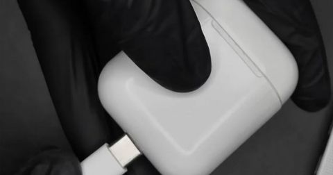 Chiếc AirPods USB-C đầu tiên trên thị trường