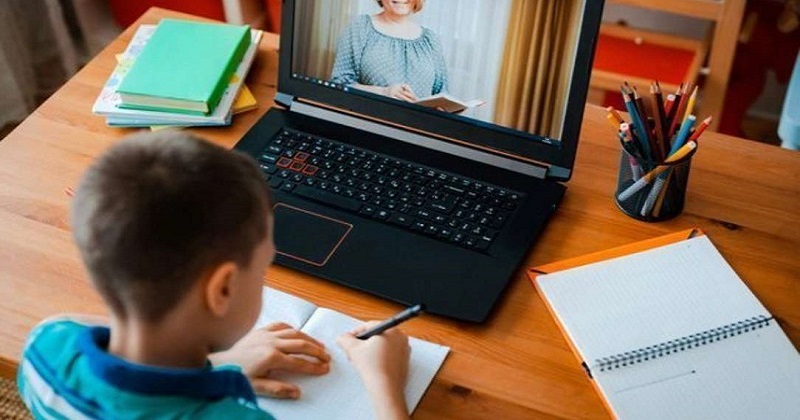 Tại sao laptop là lựa chọn phù hợp nhất cho trẻ học online?