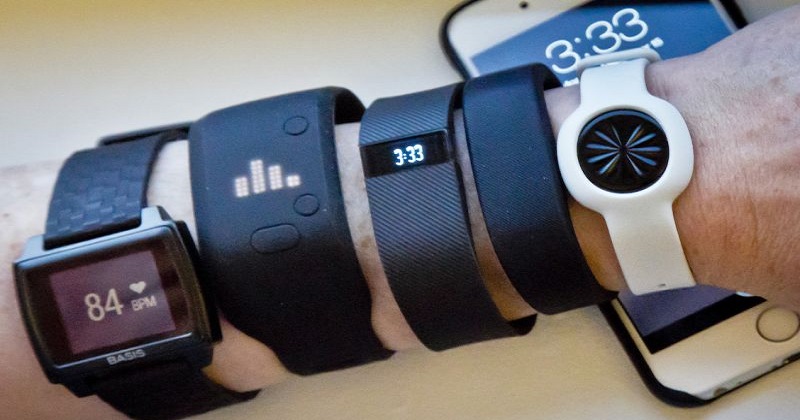 Mua thiết bị đeo thông minh, chọn smartwatch hay smartband?