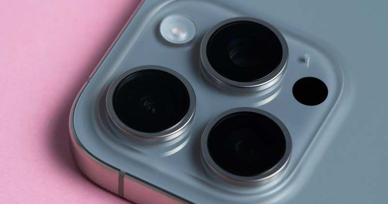 Tính năng cực kỳ hữu ích cho người dùng iPhone iOS 26 : iPhone sẽ “nhắc khéo” bạn lau camera khi chụp ảnh