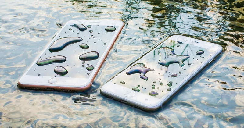 Chọn smartphone tầm trung kháng nước để đi biển hè này, đâu là cái tên đáng chú ý nhất???