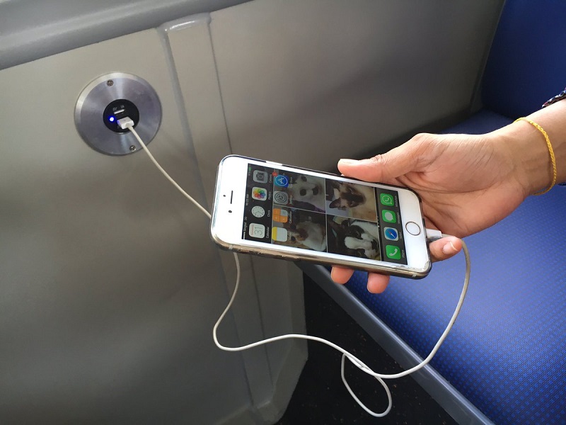 Vì sao người dùng không nên sạc pin cho smartphone ở những cổng sạc công cộng ??? hình ảnh 2