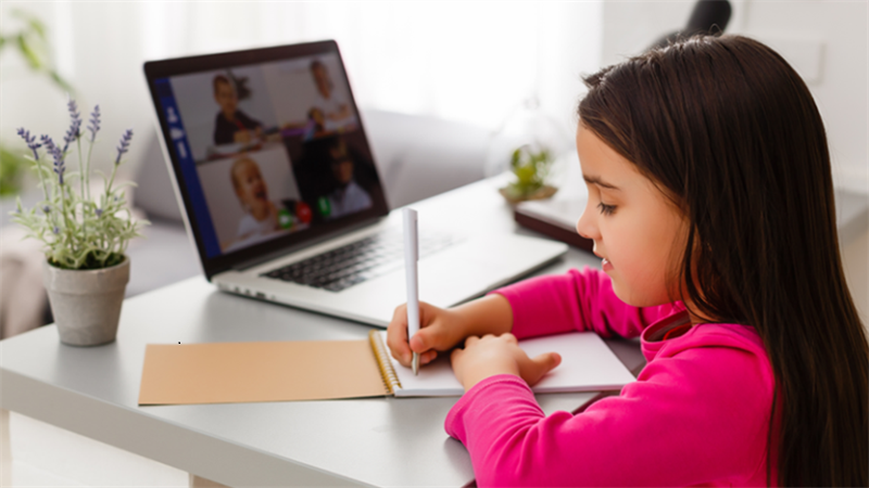 Nên lựa chọn laptop hay máy tính bảng để học tập và làm việc tại nhà?