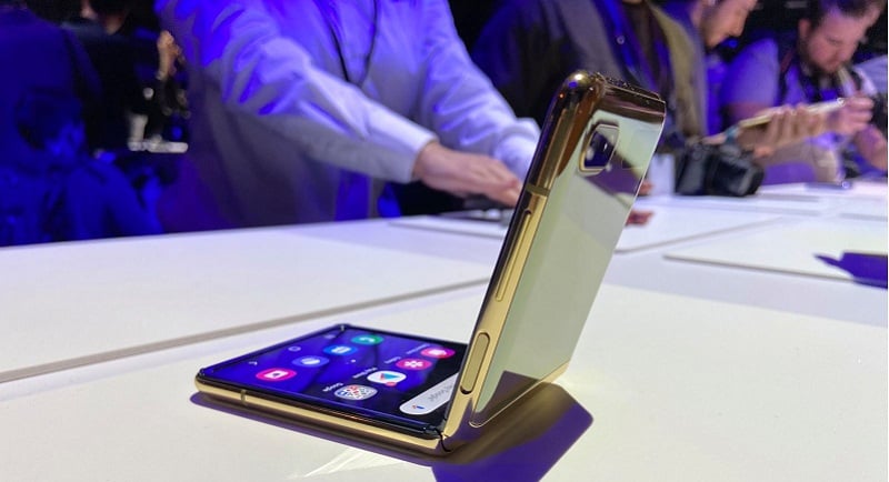Với 30 triệu trong tay, nên tậu Galaxy Z Flip hay Galaxy S20 Ultra?