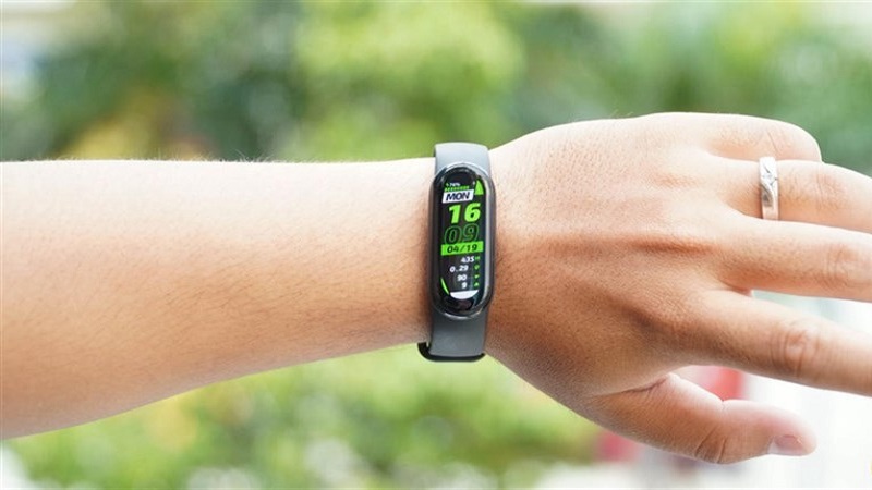 Muốn sử dụng thiết bị đeo thông minh, nên chọn smartwatch hay smartband? hình ảnh 8
