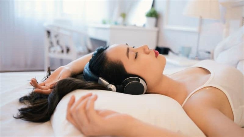Đeo tai nghe khi ngủ, nên hay không nên ??? hình ảnh 5
