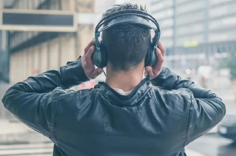 Sử dụng tai nghe thường xuyên có tốt hay không???