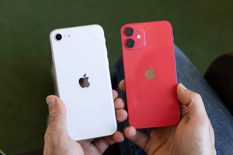 Mua iPhone nhỏ gọn dưới 15 triệu đồng, chọn iPhone SE 2022 hay iPhone 12 Mini???
