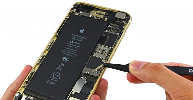 Phải làm gì khi iPhone báo sạc nhưng không vào pin?