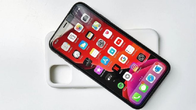 Mua iPhone giá rẻ, chọn iPhone SE 2022 cổ điển hay iPhone 11 hiện đại???