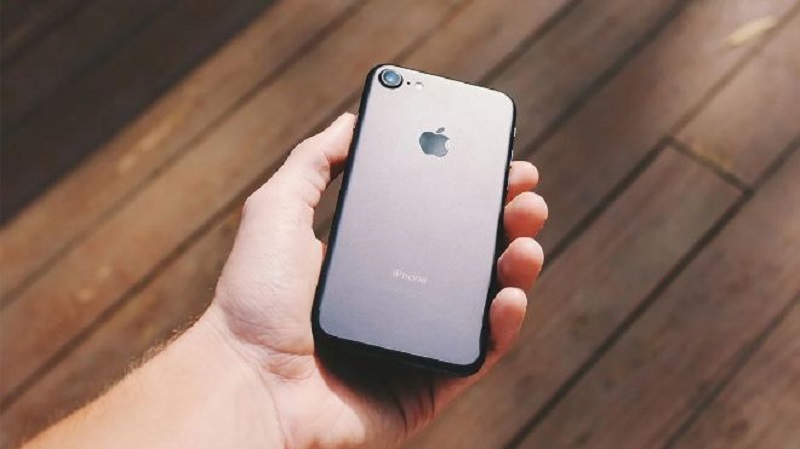 Mua iPhone giá rẻ, chọn iPhone SE 2022 cổ điển hay iPhone 11 hiện đại??? hình ảnh 4