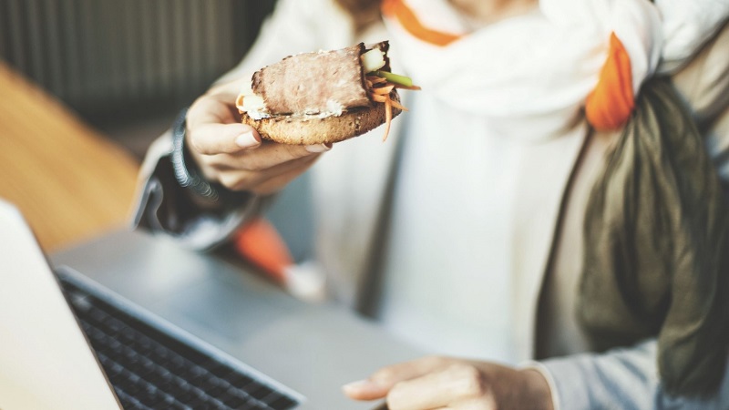 Muốn kéo dài tuổi thọ của laptop hay điện thoại, nhất định phải tránh xa những thói quen này !!! hình ảnh 5