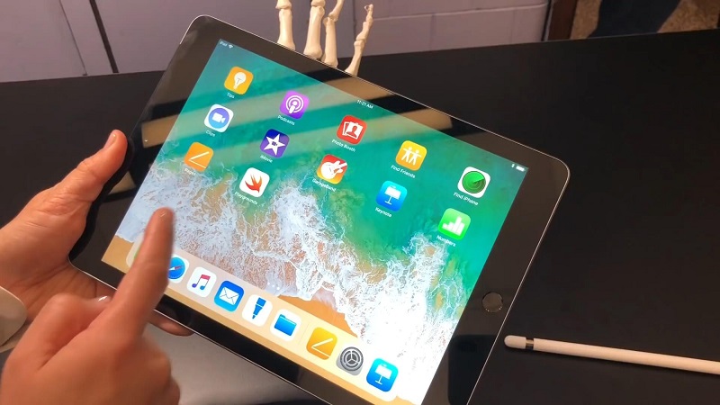 Tại sao nên lựa chọn iPad thay vì laptop giá rẻ hay tablet Android?