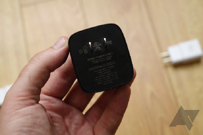 Vì sao tốc độ sạc pin của smartphone ngày càng chậm hơn so với lúc mới mua ???