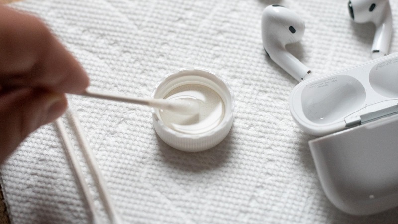 Làm thế nào để vệ sinh tai nghe AirPods sạch như mới??? hình ảnh 4