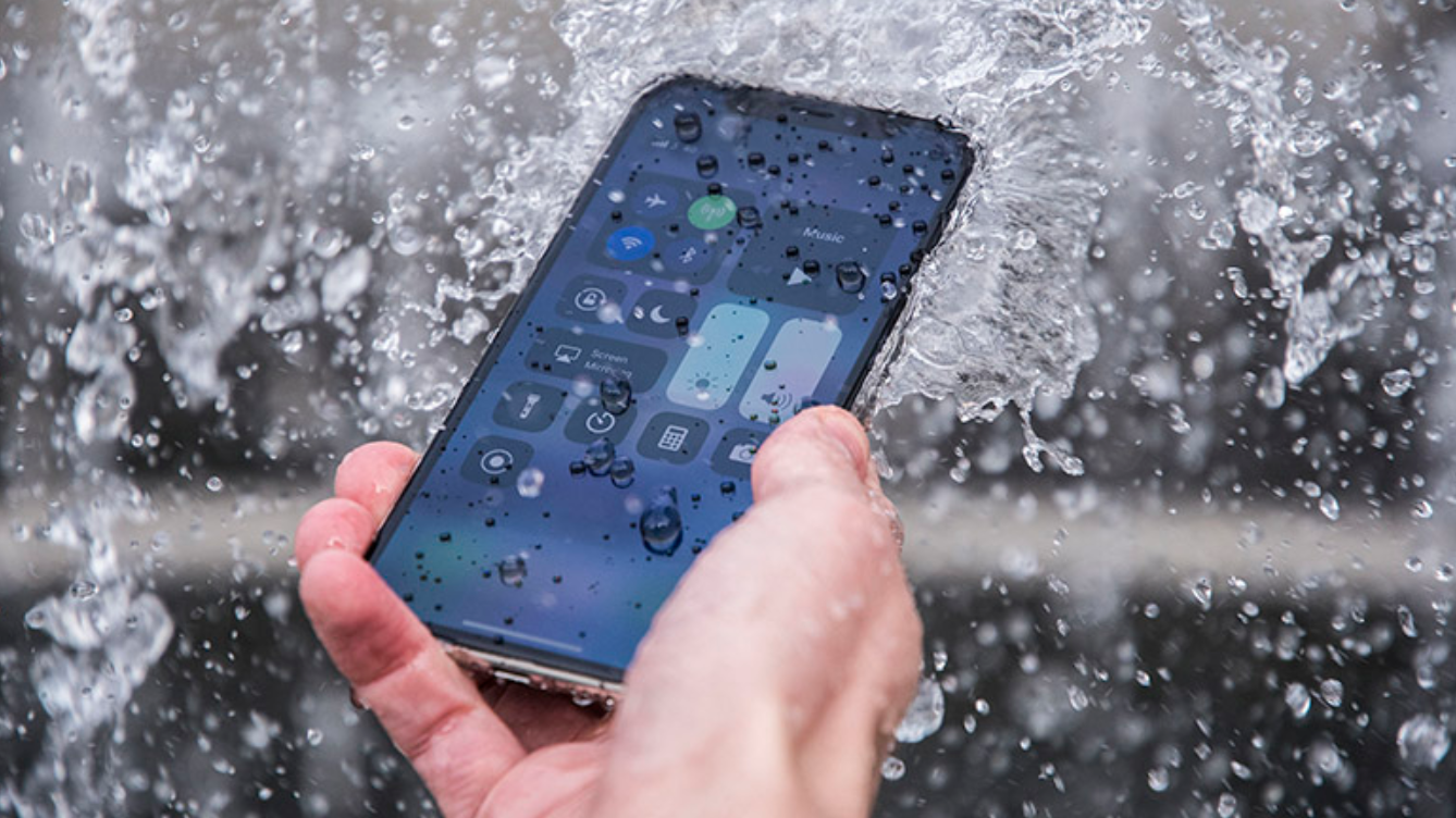 2022 rồi, vì sao vẫn chưa có 1 mẫu smartphone thực sự chống nước ??? hình ảnh 2