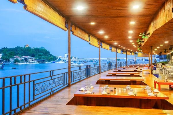 TOP 5 NHÀ HÀNG HẢI SẢN NGON KHÓ CƯỠNG TẠI NHA TRANG