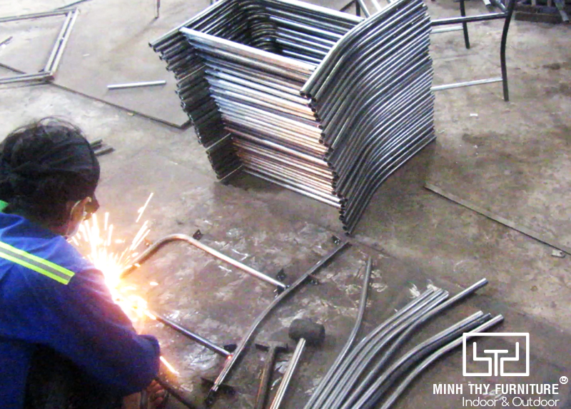 Hướng dẫn ra mẫu ghế sắt mỹ nghệ sơn tĩnh điện tại xưởng cơ khí Minh Thy Furniture