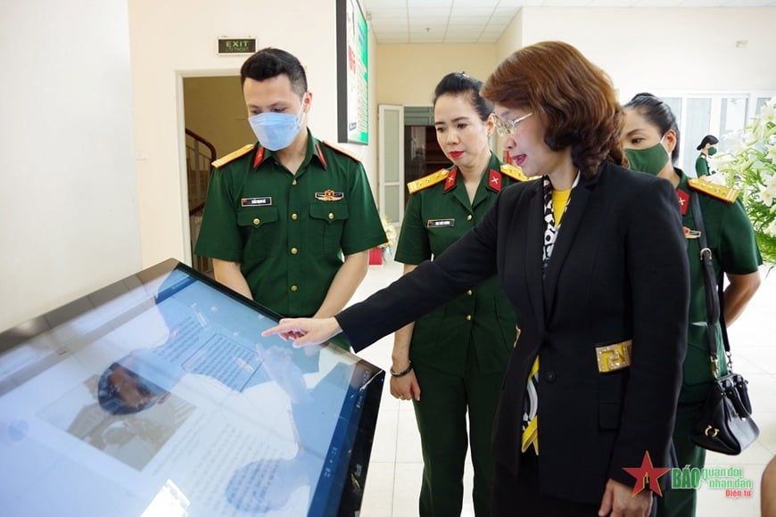 Tối ưu hóa luồng di chuyển trong cơ quan nhờ kiosk điều hướng