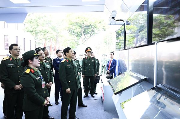 Thư Viện Quân Đội Sử Dụng Kiosk Lưu Trữ Thông Tin GoodM!