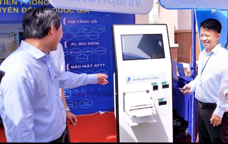 Kiosk Quét Chip Xác Thực CCCD Có Tem RAR