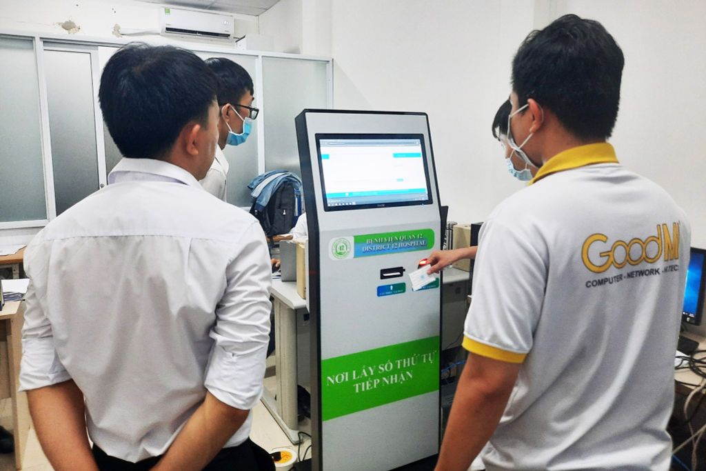 GOODM Bàn Giao Hệ Thống KIOSK Thông Tin Cho Bệnh Viện Quận 12