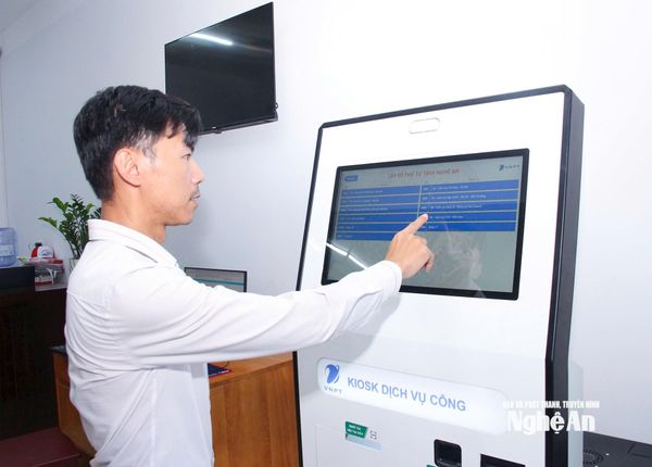 Kiosk Tra Cứu Thông Tin G-KIOSK7100/24SMT 80P/2DB