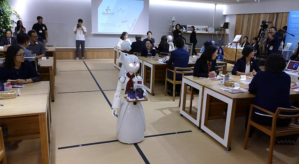 Quán cafe phục vụ bằng robot Nhật Bản