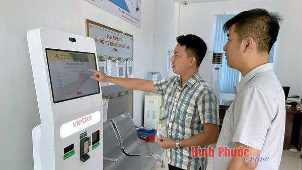 Kiosk Dịch Vụ Công Phục Vụ Chuyển Đổi Số Quốc Gia