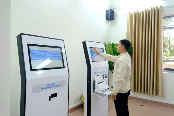 Kiosk Dịch Vụ Công Phục Vụ Chuyển Đổi Số Quốc Gia