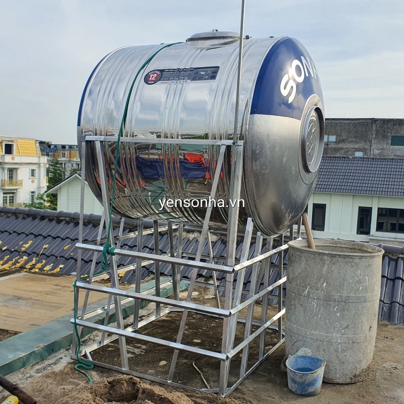 Bồn Sơn Hà đặt chân cao để tăng áp lực nước lắp thái dương năng không phải xây trụ nâng cao bồn