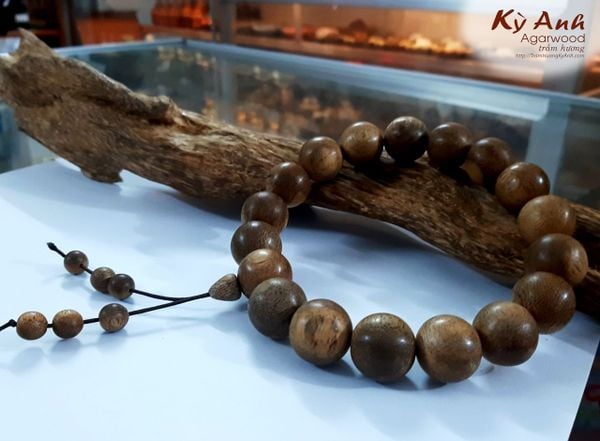 CHUỖI NIỆM PHẬT 18 HẠT TRẦM HƯƠNG