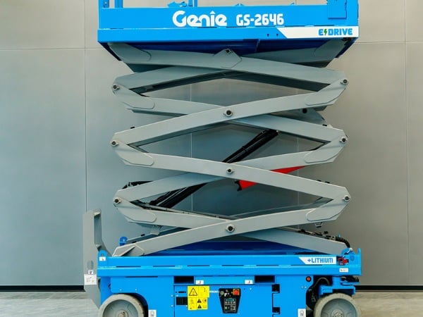 Xe nâng người cắt kéo 10m Genie nhỏ gọn nhưng vẫn đảm bảo độ linh hoạt