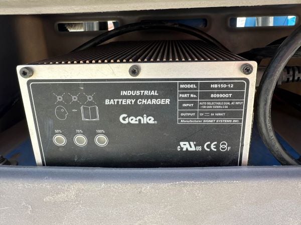 Hiểu rõ nguyên nhân sạc xe nâng người không vào điện giúp khắc phục sự cố và kéo dài tuổi thọ