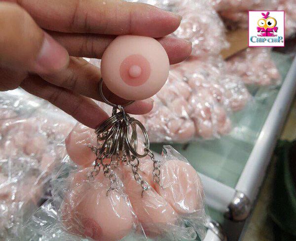 Shop bán móc khóa núm vú đẹp độc lạ vô cùng ở TP.HCM
