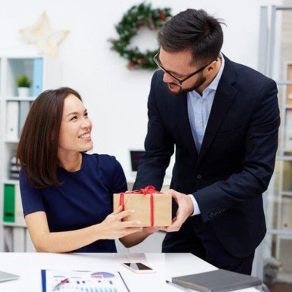 QUÀ TẶNG DÀNH CHO ĐỒNG NGHIỆP