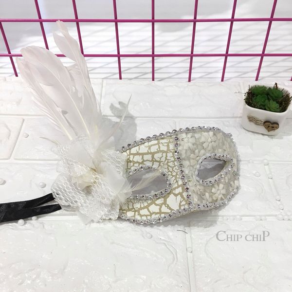 Mặt nạ khuyết hai màu đính cườm hoa lông vũ