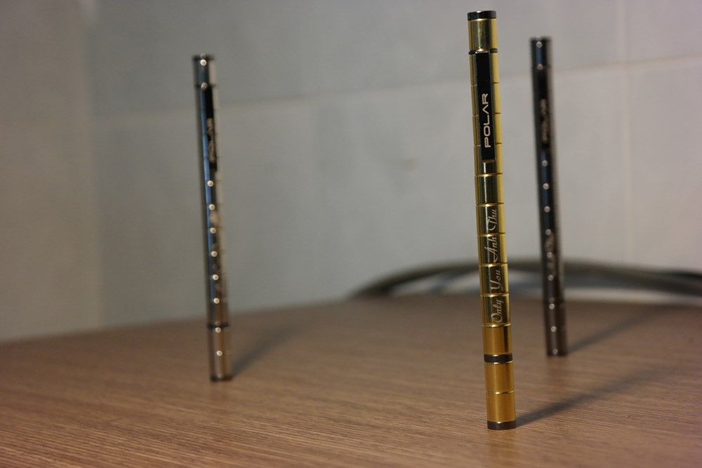 Bút khi dựng đứng