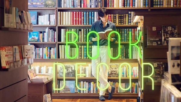 Sách giả trang trí và những lợi ích khi sử dụng để decor nội thất