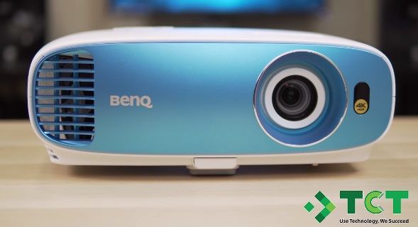 may-chieu-benq-tḱ́800