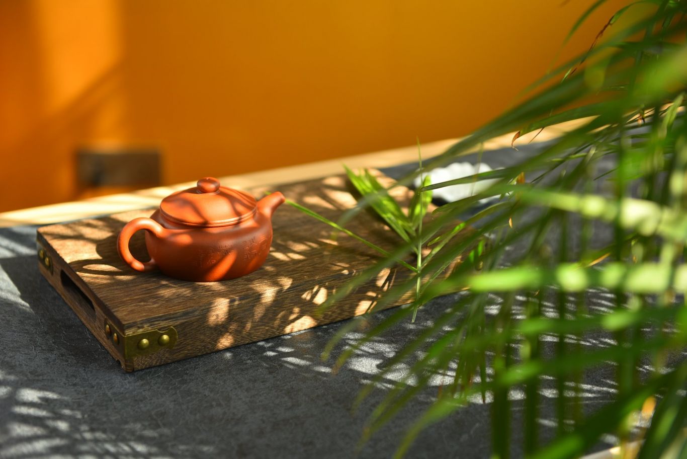 CÁCH KHAI ẤM TỬ SA ĐỂ GỢI VỊ NGON CỦA TRÀ