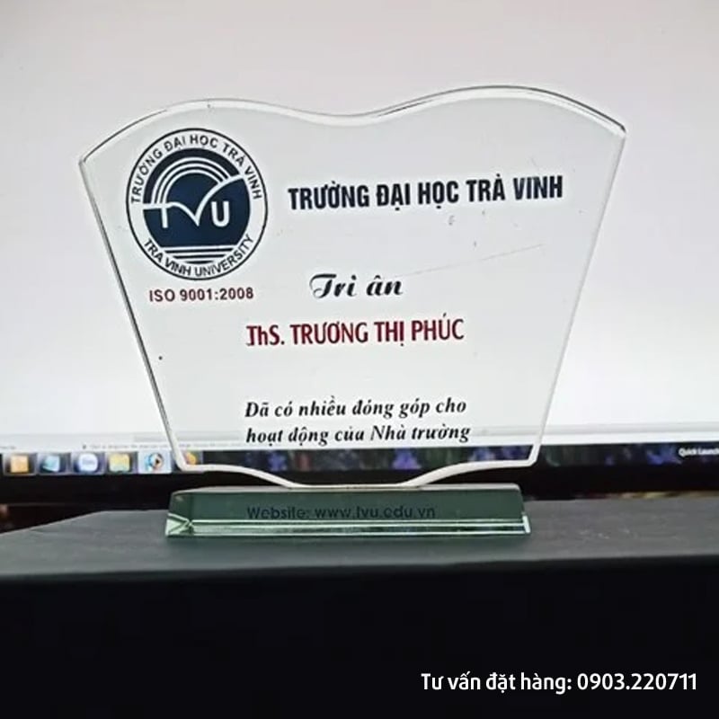 Kỷ niệm chương vinh danh tốt nghiệp