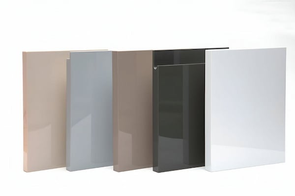 Vật liệu này tính chế từ dầu mỏ và có nhiều ưu điểm vượt trội