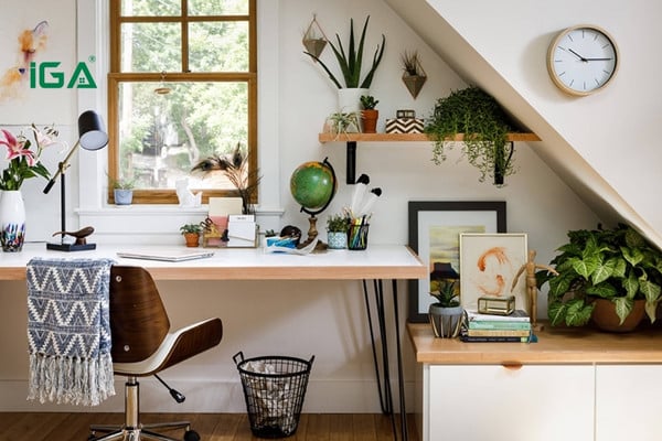 Bàn học có ngăn kéo, kệ sách giúp bé giữ gọn gàng, tập trung tốt và rèn thói quen học tập ngăn nắp