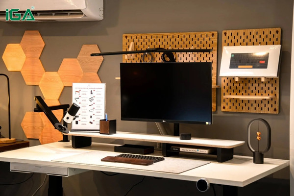 Chọn màu sắc phù hợp vừa giúp bàn làm việc đẹp mắt vừa mang lại sự cân bằng năng lượng