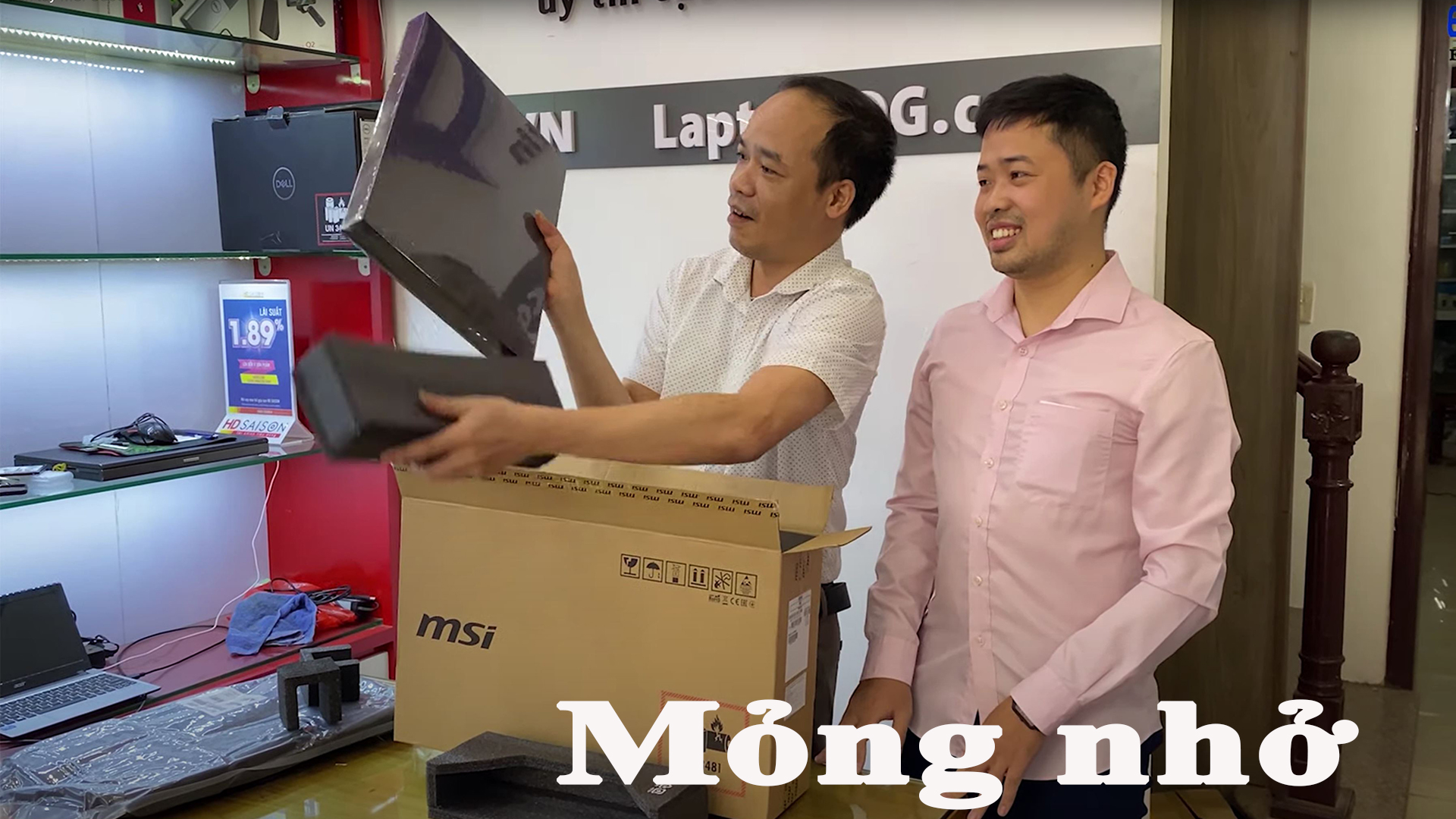 Khách quen khui thùng con MSI GS66 mỏng phết